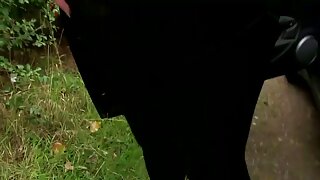 ಪಾಲಿಡ್ ಟಾಲ್ ಗ್ಯಾಲ್ ಆಂಡ್ರಿಯಾಗೆ ಸಾಕಷ್ಟು ಕಮ್‌ಗಾಗಿ ಎರಡು ಡಿಕ್‌ಗಳನ್ನು ಹೀರುವ ಬಲವಾದ ಬಯಕೆ ಇದೆ